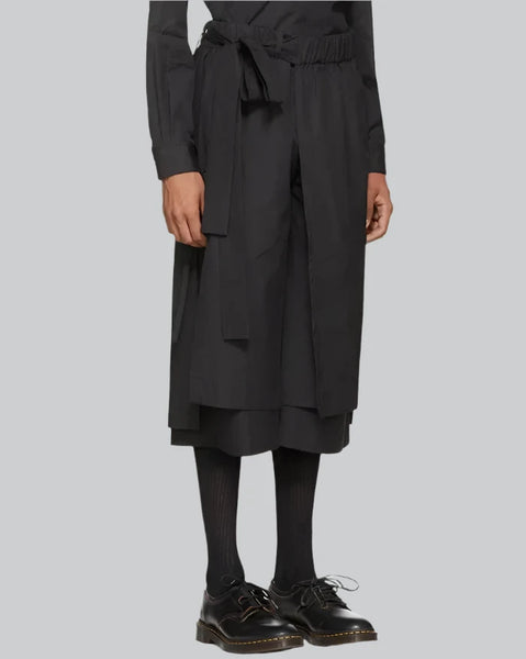 l*e様 DOUBLE CLOTH HAKAMA SHORTS RAINMAKER KYOTO: Black Double Cloth Hakama Trousers | SSENSE
