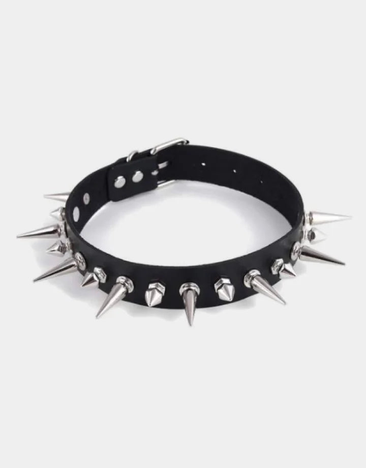 Spike choker necklace