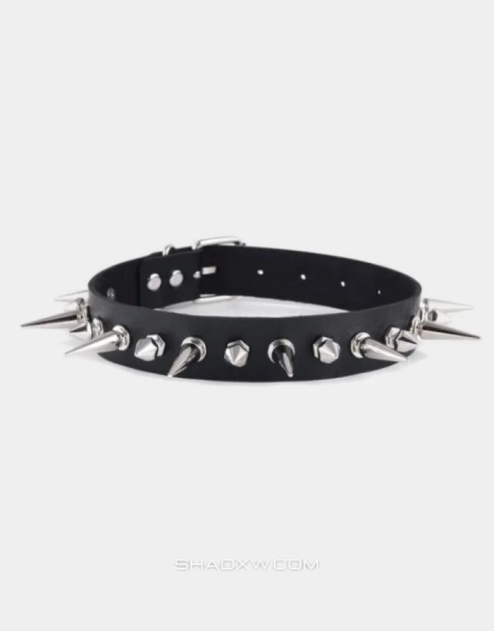 Spike choker necklace